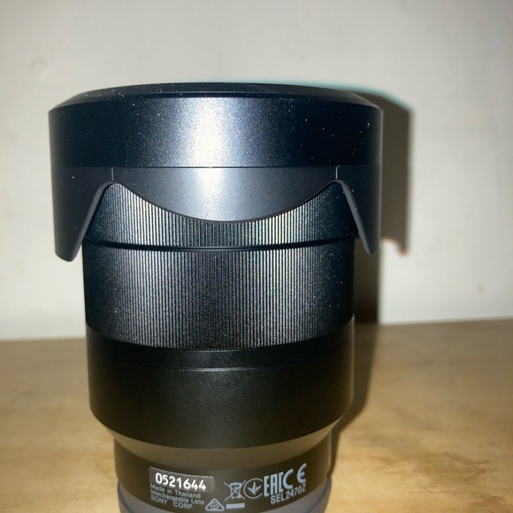 Sony - 24-70mm f/4 Zoom Lens for Most a7-Series - Picture 2 of 6